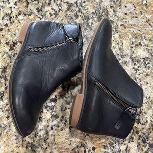 Cat and Jack Girls Black Boots Size 2